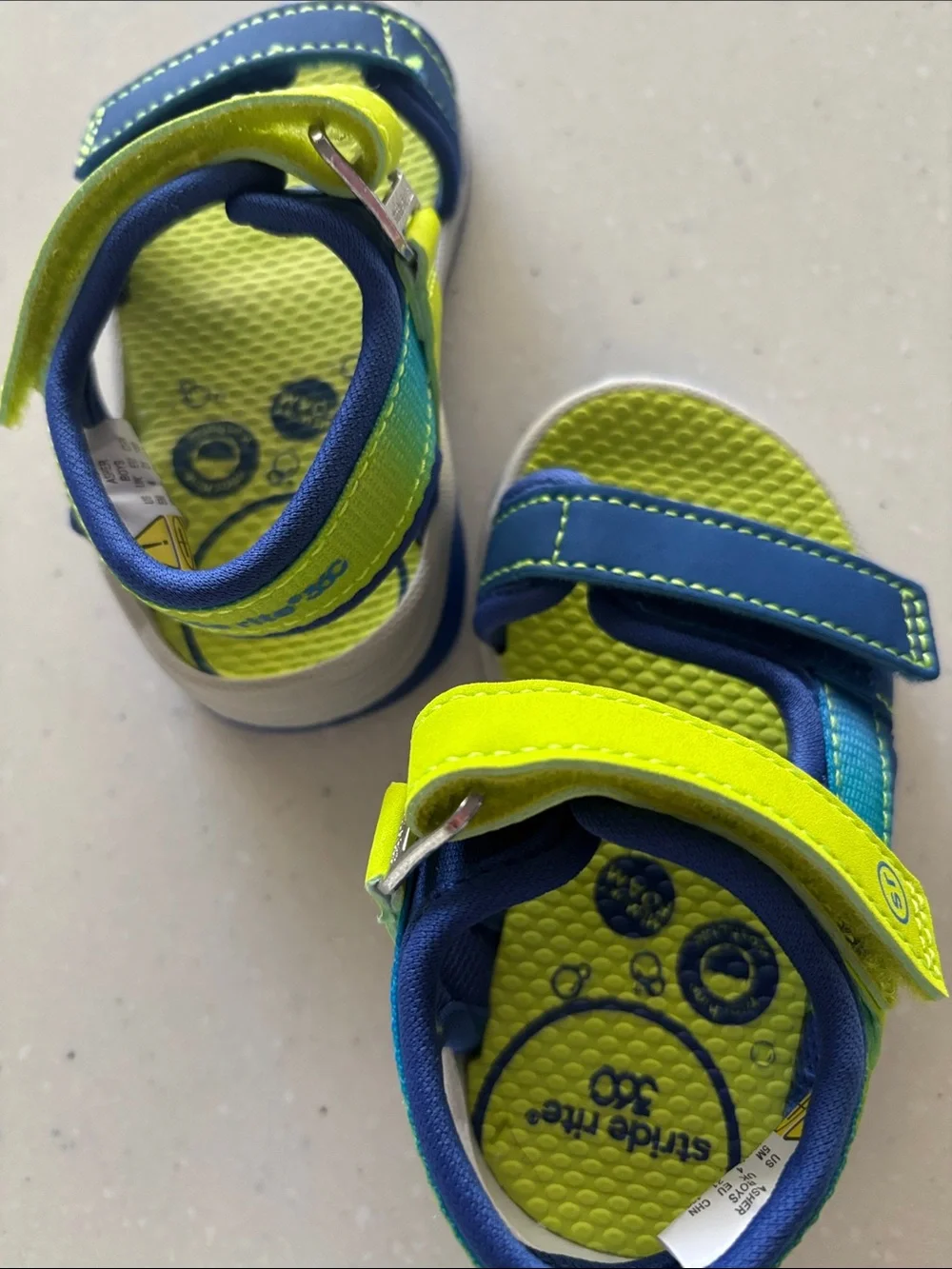NWOT Stride Rite 360 Asher Light Up Neon Green and Blue Kids Velcro Sandals